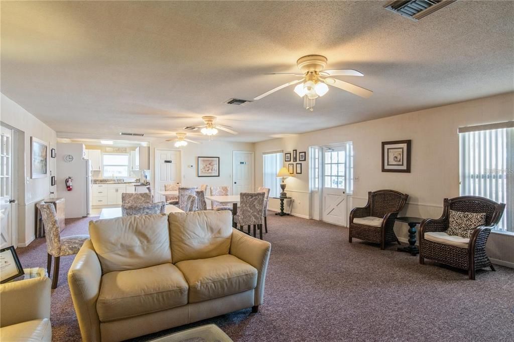 En Venta: $349,900 (2 camas, 2 baños, 910 Pies cuadrados)