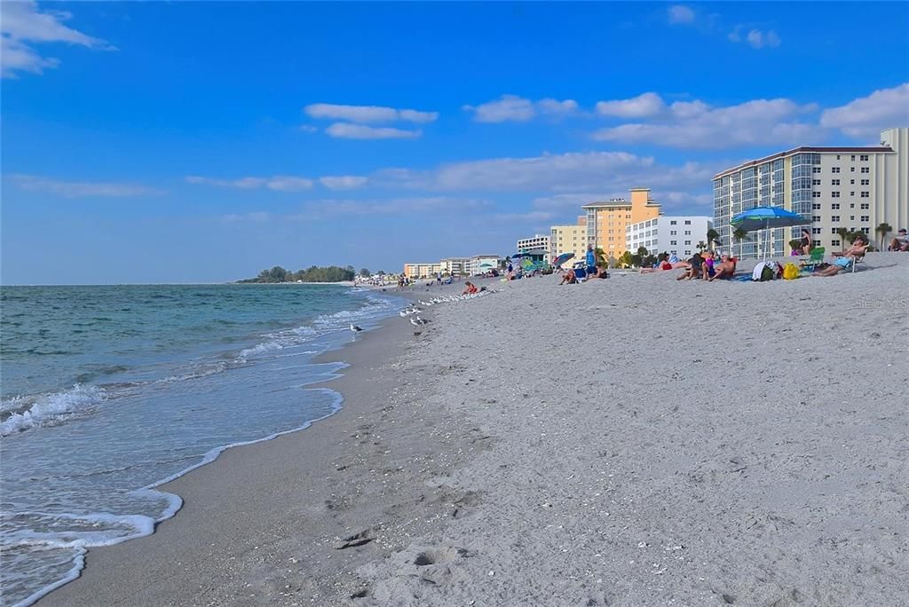 En Venta: $349,900 (2 camas, 2 baños, 910 Pies cuadrados)