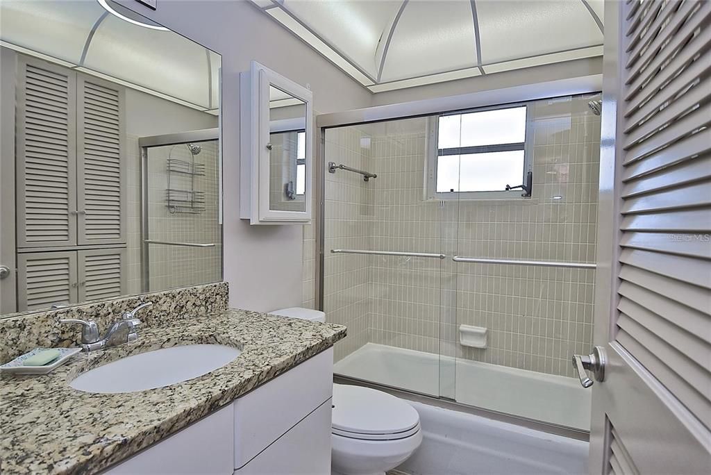 En Venta: $349,900 (2 camas, 2 baños, 910 Pies cuadrados)