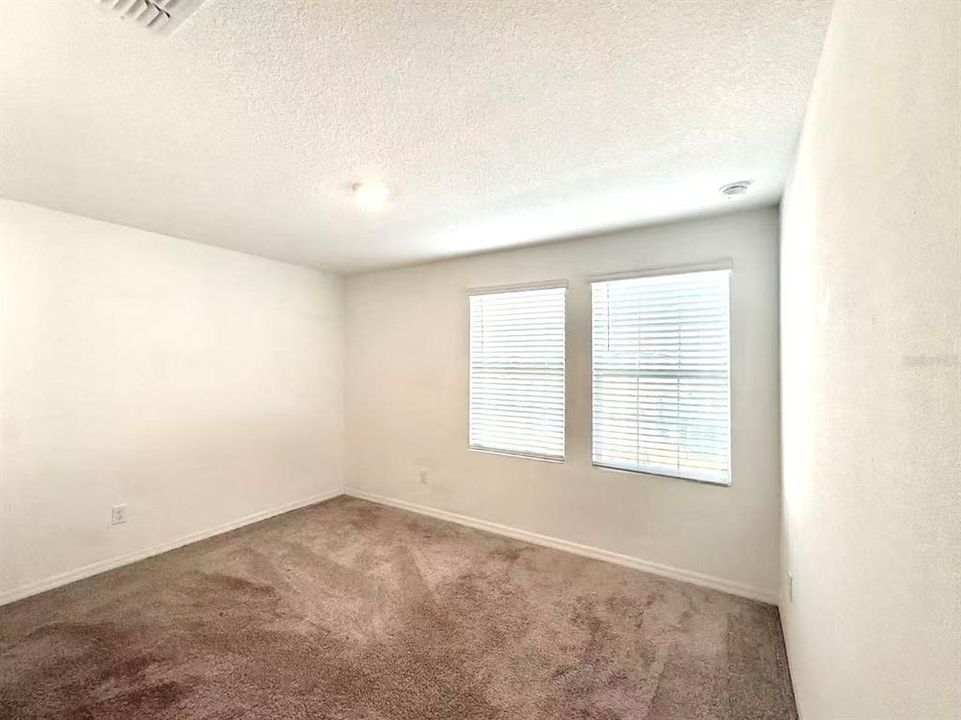 For Rent: $2,995 (5 beds, 4 baths, 2725 Square Feet)