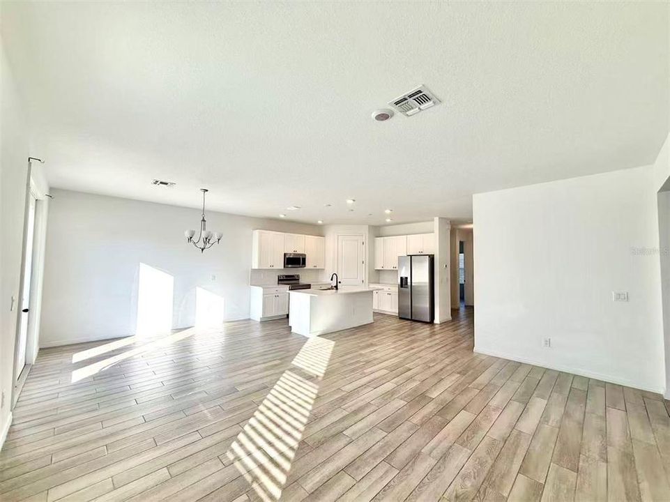 For Rent: $2,995 (5 beds, 4 baths, 2725 Square Feet)