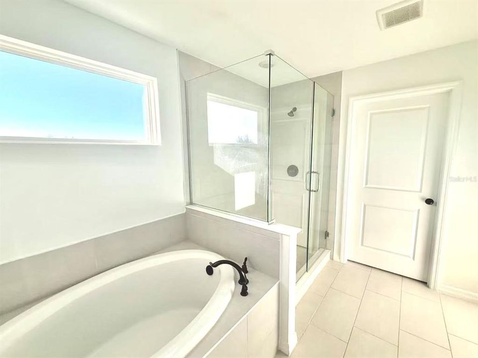 For Rent: $2,995 (5 beds, 4 baths, 2725 Square Feet)