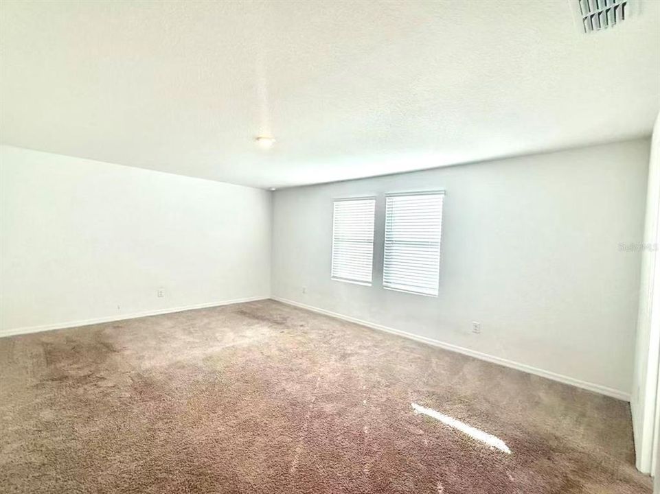 For Rent: $2,995 (5 beds, 4 baths, 2725 Square Feet)