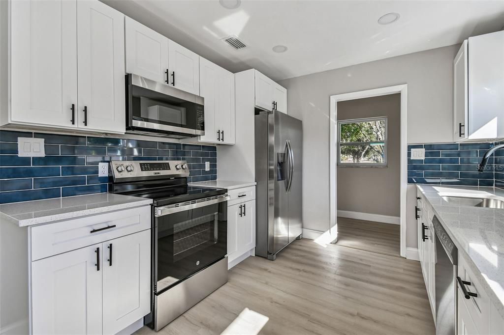 Active With Contract: $300,000 (3 beds, 1 baths, 1010 Square Feet)