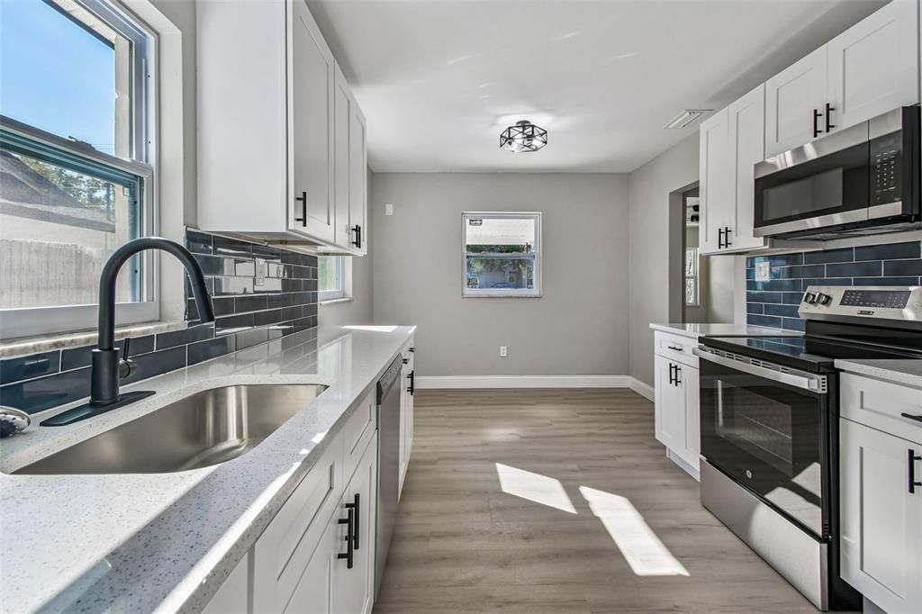 Active With Contract: $300,000 (3 beds, 1 baths, 1010 Square Feet)