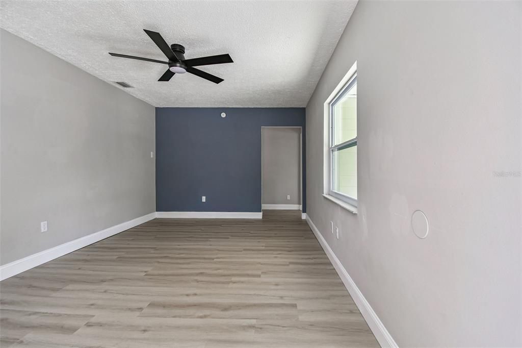 Active With Contract: $300,000 (3 beds, 1 baths, 1010 Square Feet)