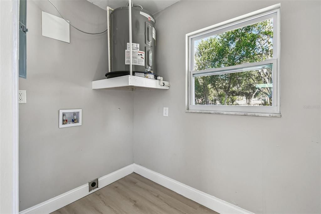 Active With Contract: $300,000 (3 beds, 1 baths, 1010 Square Feet)