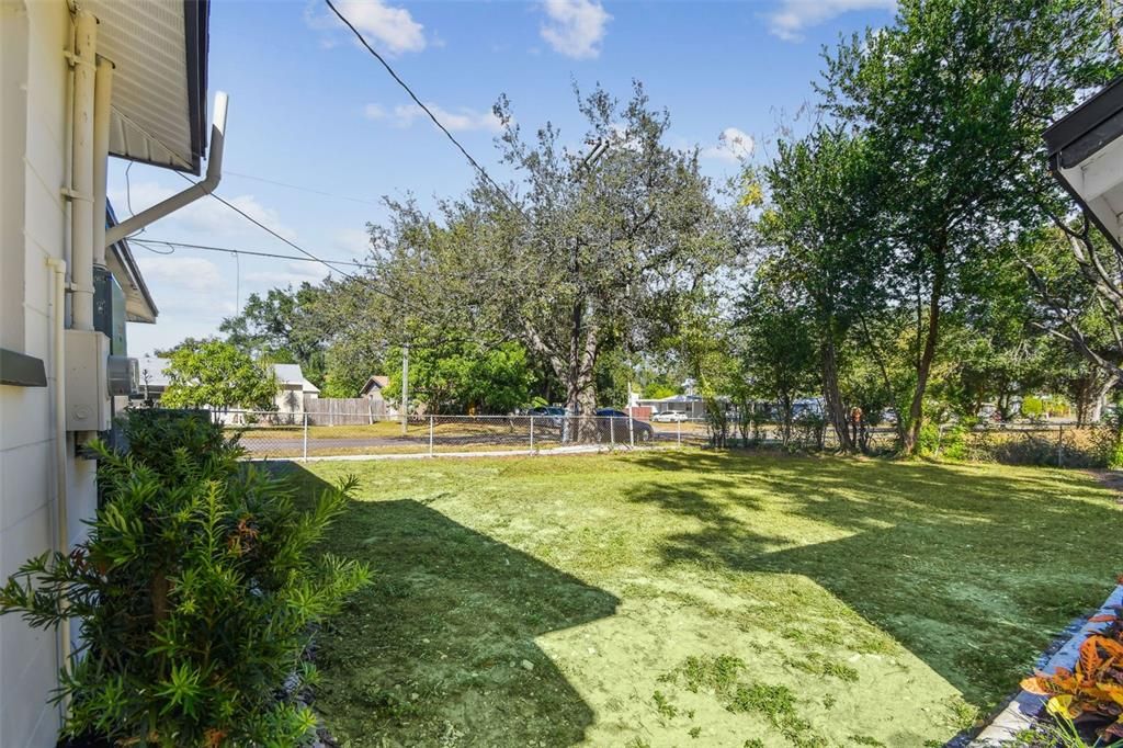 Active With Contract: $300,000 (3 beds, 1 baths, 1010 Square Feet)