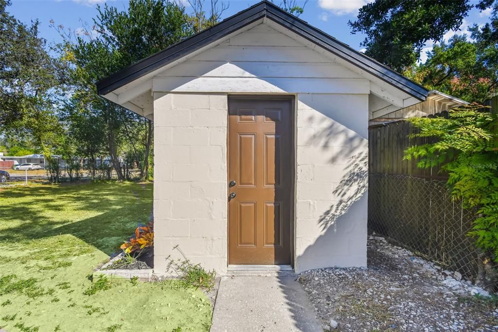 Active With Contract: $300,000 (3 beds, 1 baths, 1010 Square Feet)