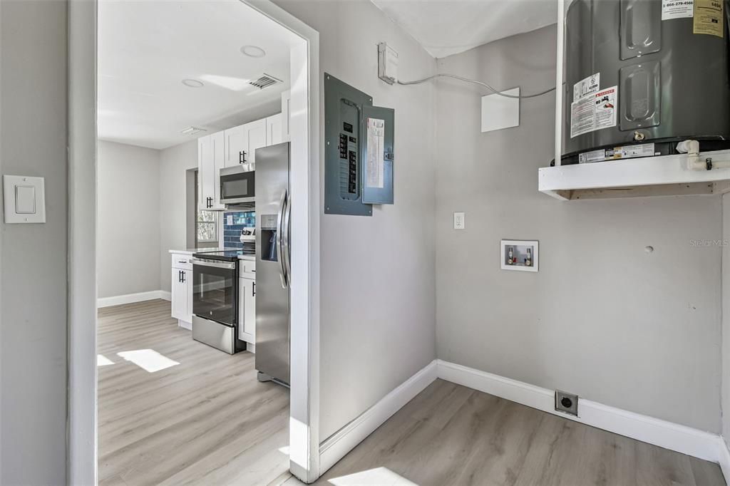 Active With Contract: $300,000 (3 beds, 1 baths, 1010 Square Feet)