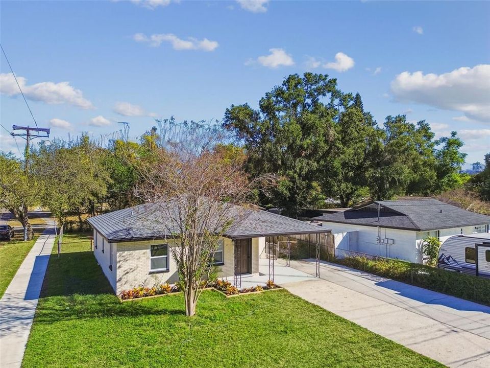 Active With Contract: $300,000 (3 beds, 1 baths, 1010 Square Feet)