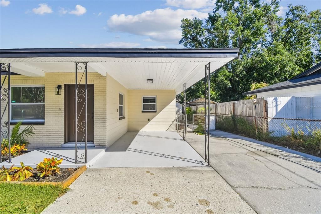 Active With Contract: $300,000 (3 beds, 1 baths, 1010 Square Feet)