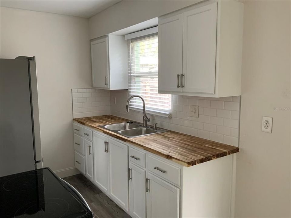 For Sale: $264,900 (2 beds, 1 baths, 752 Square Feet)