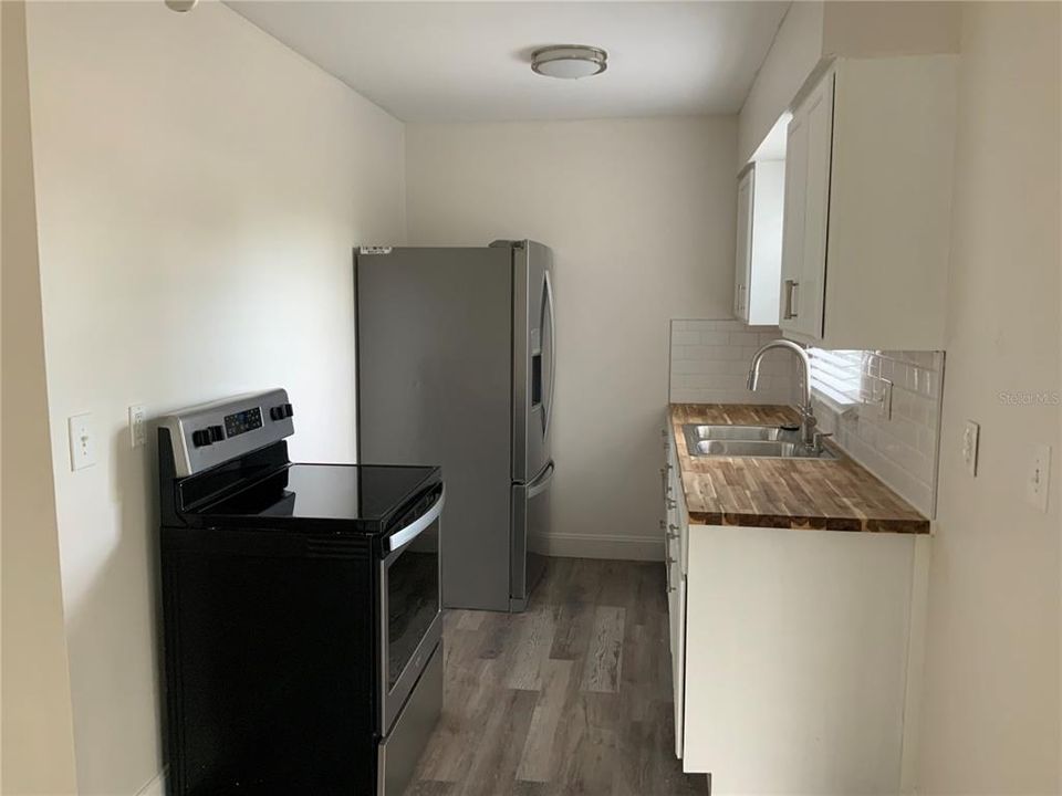 For Sale: $264,900 (2 beds, 1 baths, 752 Square Feet)