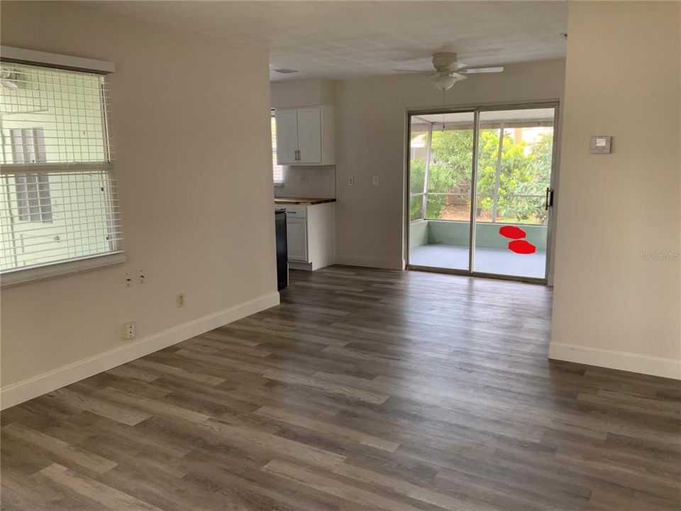 For Sale: $264,900 (2 beds, 1 baths, 752 Square Feet)