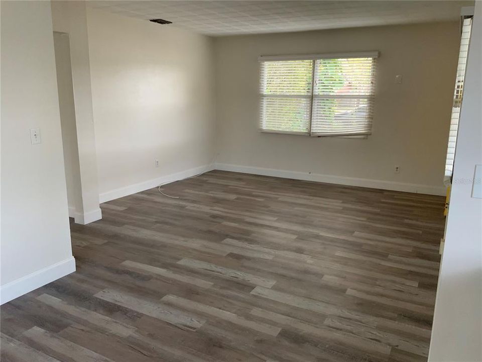 For Sale: $264,900 (2 beds, 1 baths, 752 Square Feet)