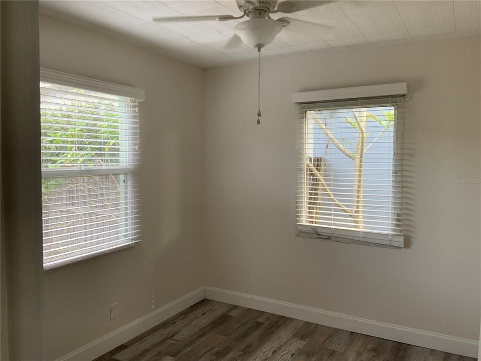 For Sale: $264,900 (2 beds, 1 baths, 752 Square Feet)