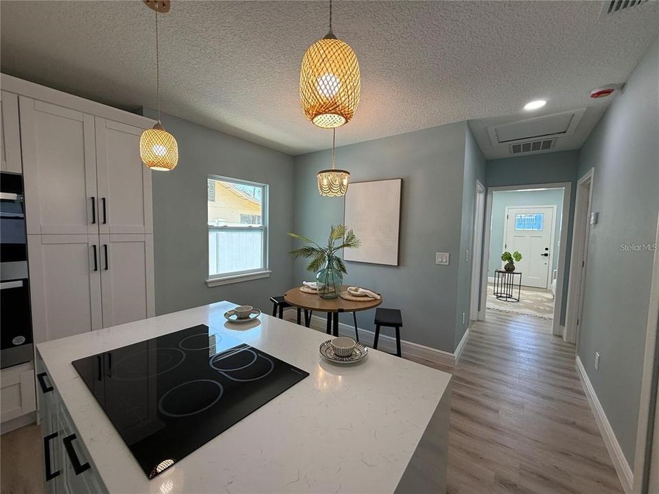 For Sale: $345,000 (2 beds, 1 baths, 818 Square Feet)