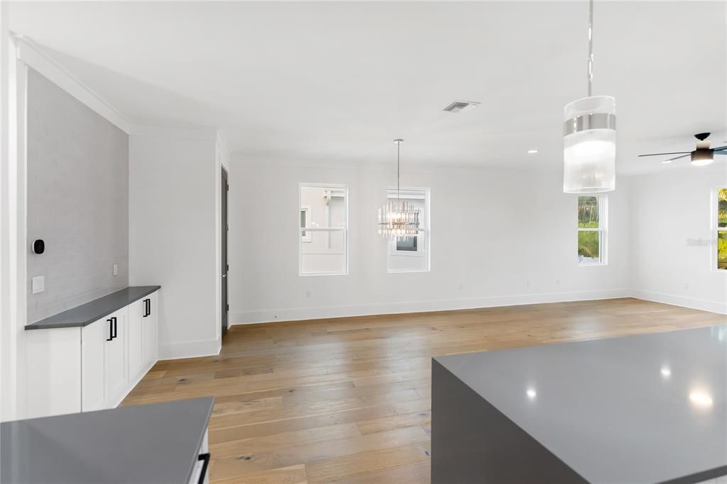 For Sale: $925,000 (4 beds, 2 baths, 2086 Square Feet)