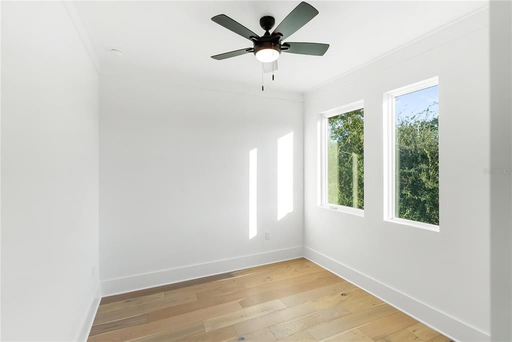 For Sale: $925,000 (4 beds, 2 baths, 2086 Square Feet)