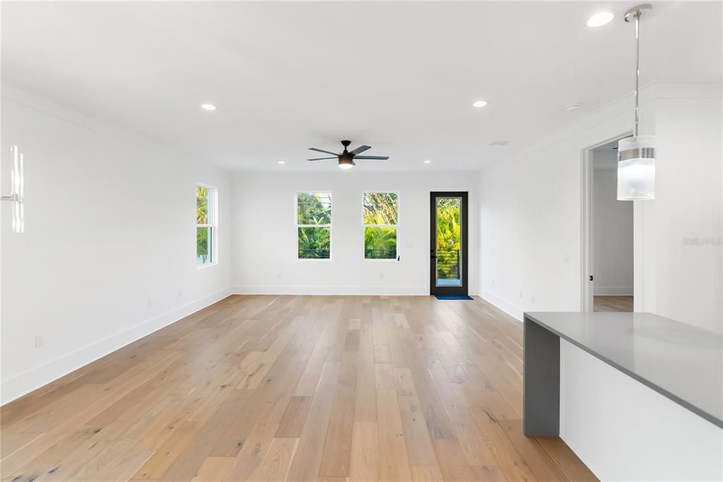 For Sale: $925,000 (4 beds, 2 baths, 2086 Square Feet)