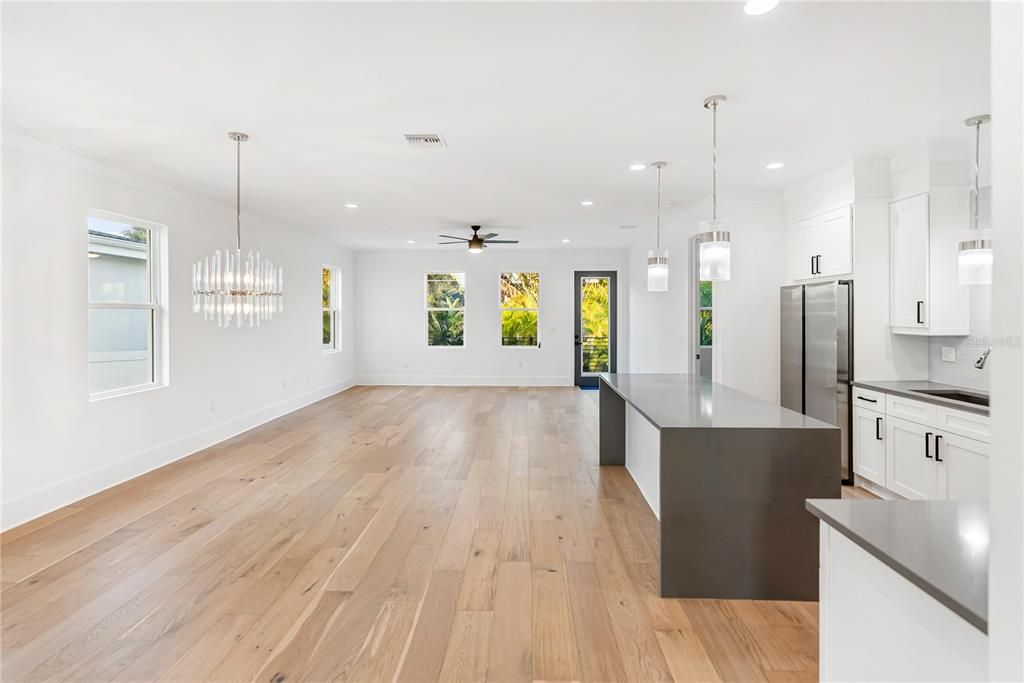 For Sale: $925,000 (4 beds, 2 baths, 2086 Square Feet)