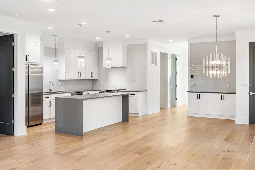 For Sale: $925,000 (4 beds, 2 baths, 2086 Square Feet)