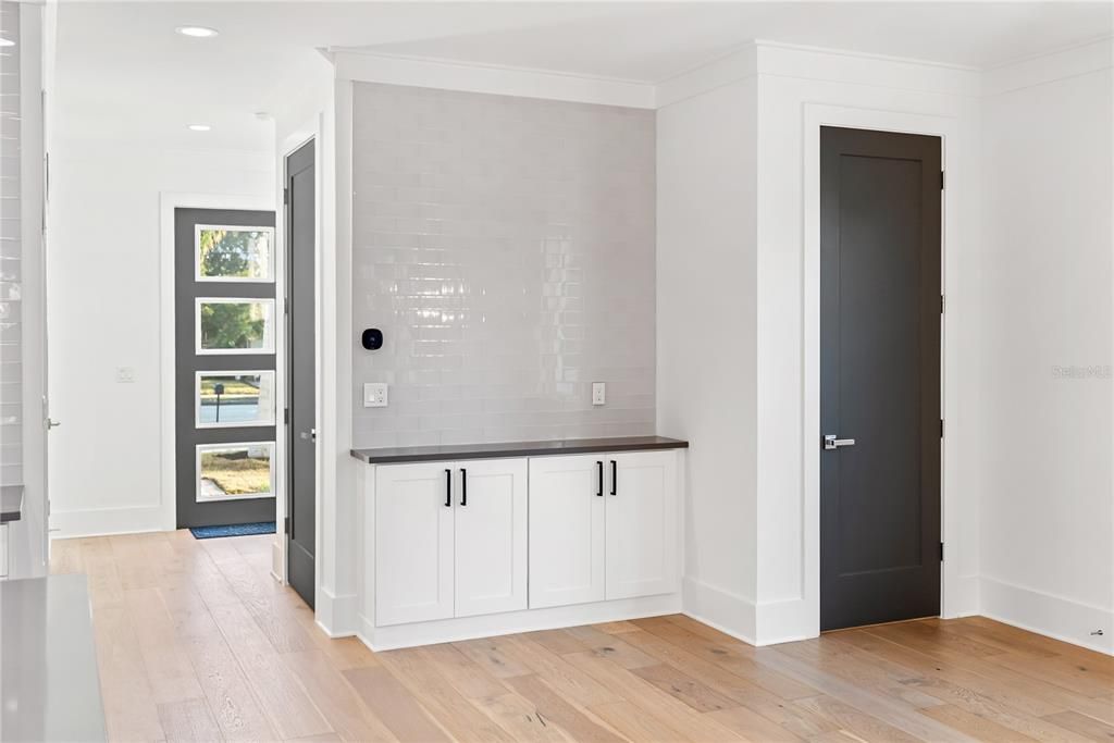 For Sale: $925,000 (4 beds, 2 baths, 2086 Square Feet)