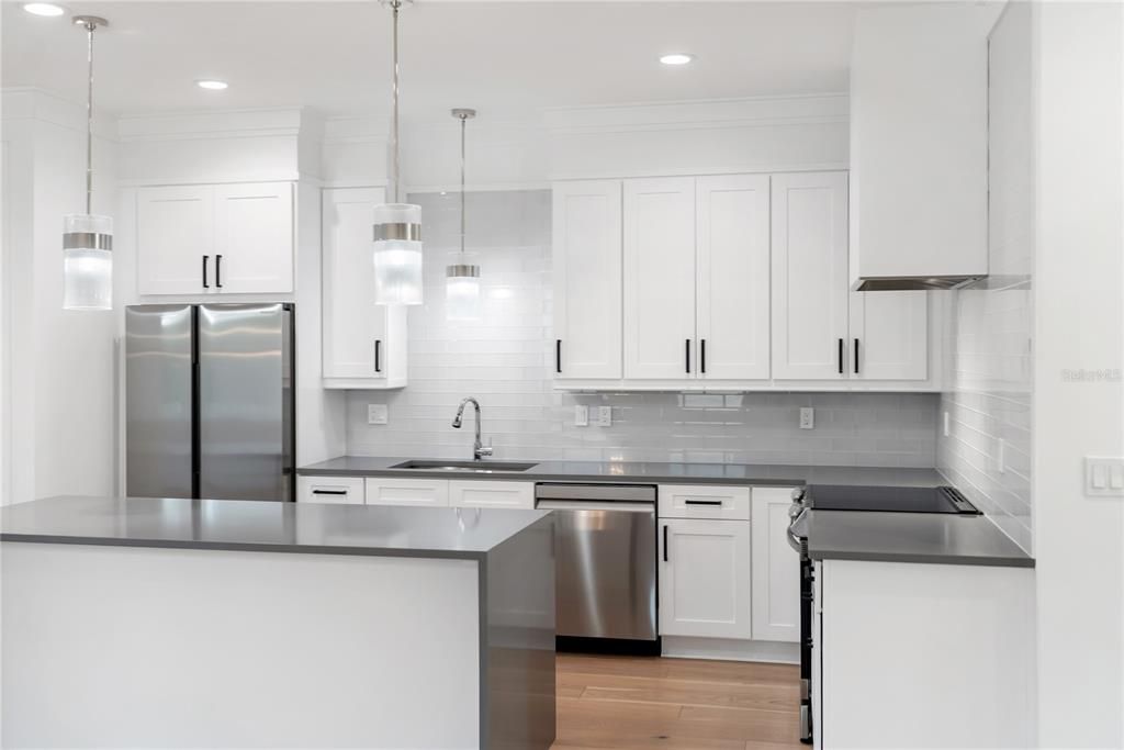 For Sale: $925,000 (4 beds, 2 baths, 2086 Square Feet)