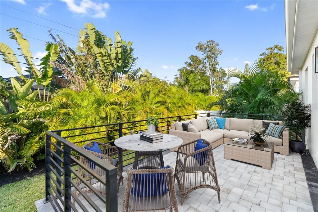 For Sale: $925,000 (4 beds, 2 baths, 2086 Square Feet)