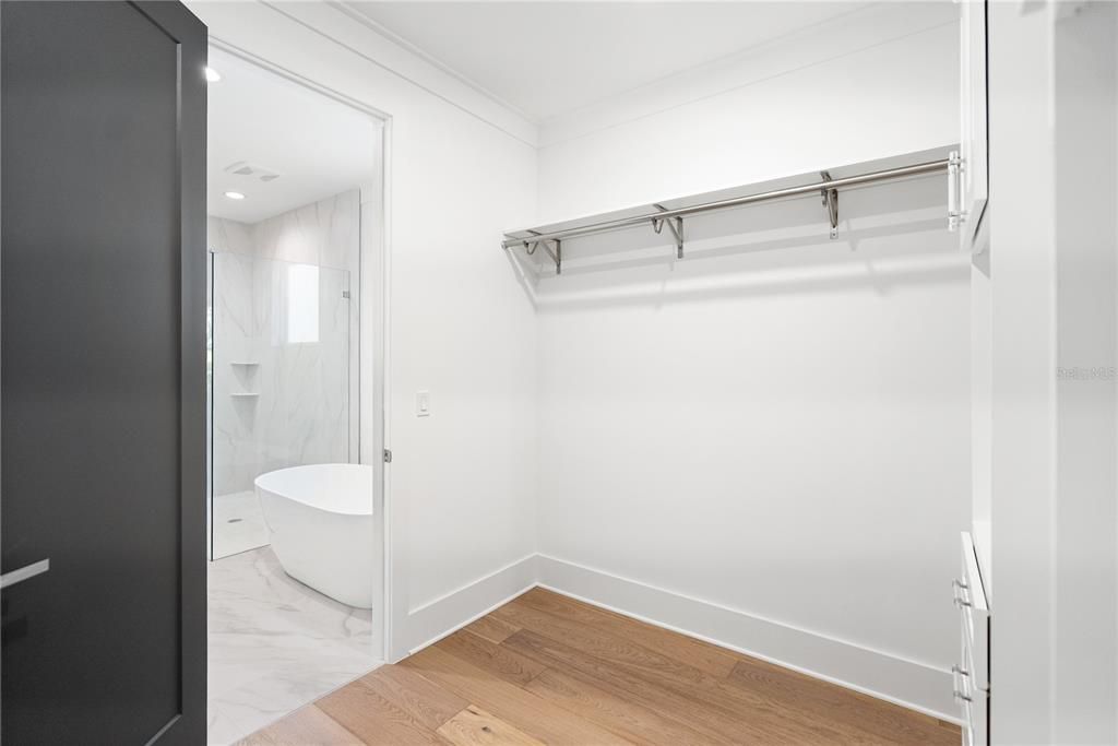 For Sale: $925,000 (4 beds, 2 baths, 2086 Square Feet)