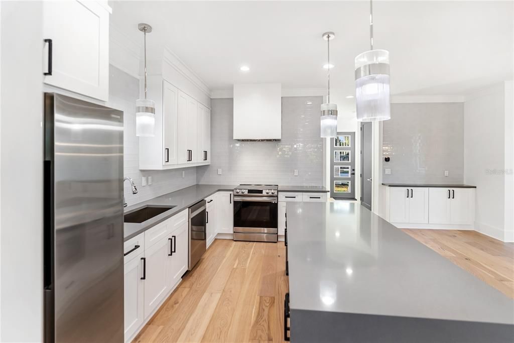 For Sale: $925,000 (4 beds, 2 baths, 2086 Square Feet)