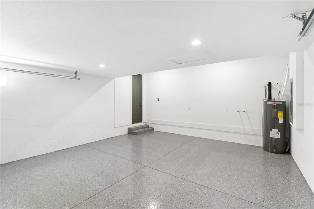 For Sale: $925,000 (4 beds, 2 baths, 2086 Square Feet)