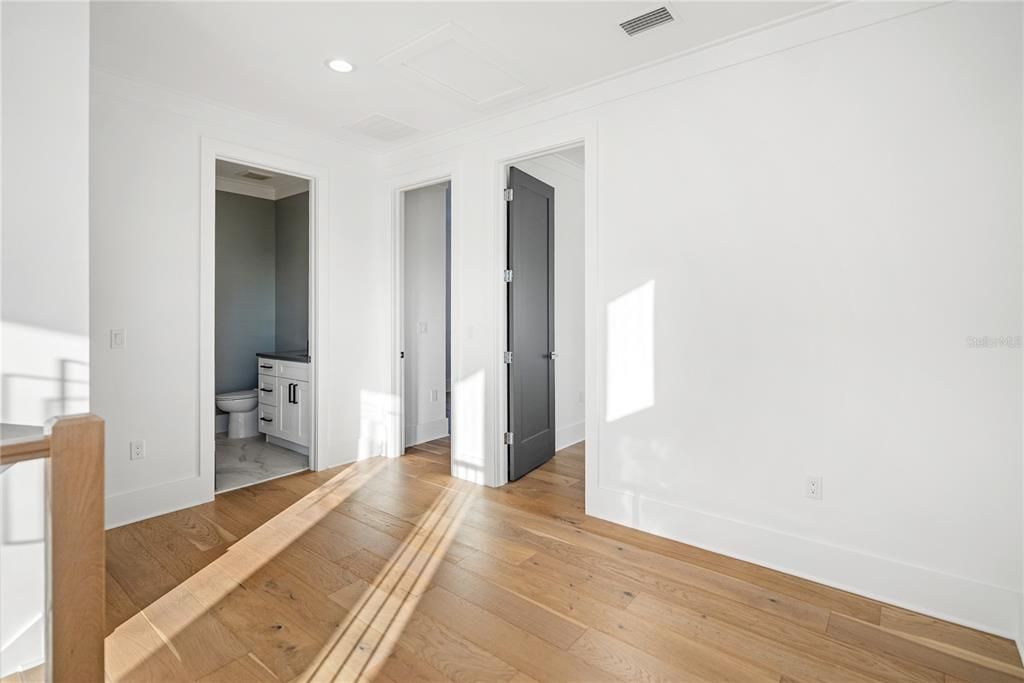 For Sale: $925,000 (4 beds, 2 baths, 2086 Square Feet)