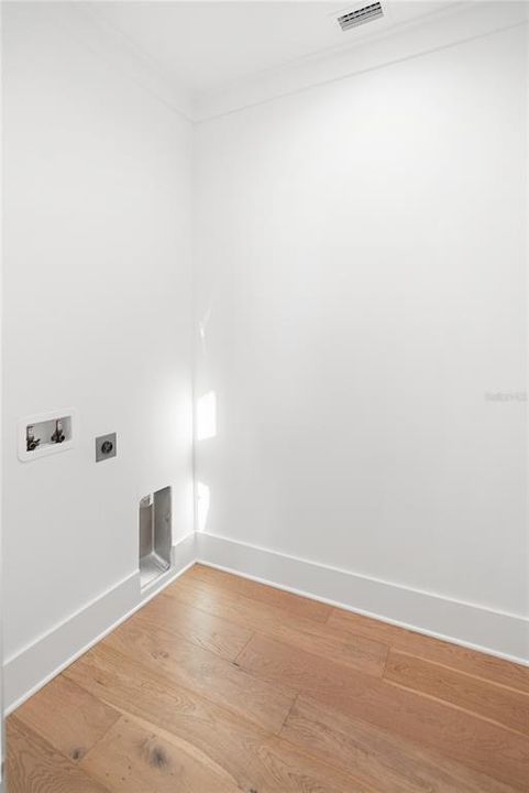 For Sale: $925,000 (4 beds, 2 baths, 2086 Square Feet)