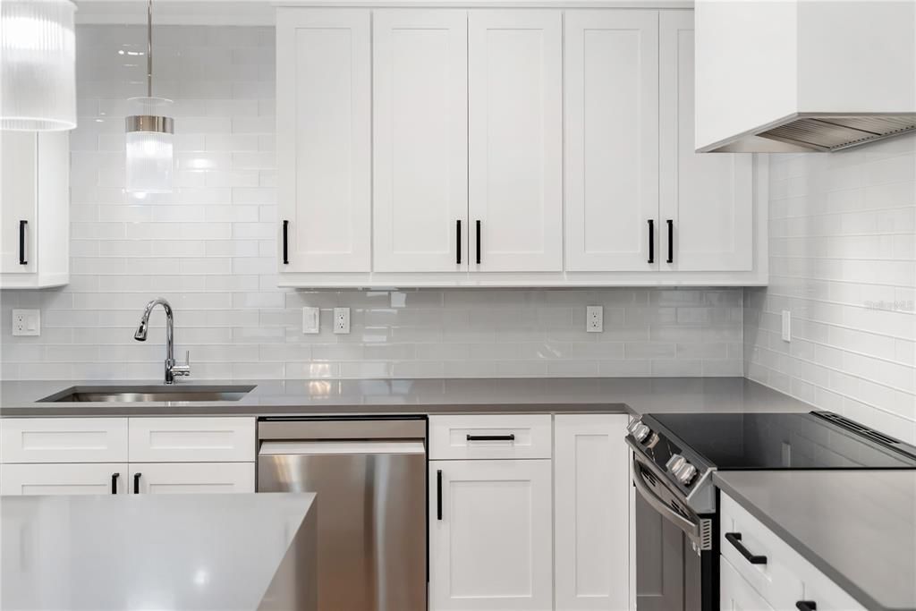 For Sale: $925,000 (4 beds, 2 baths, 2086 Square Feet)