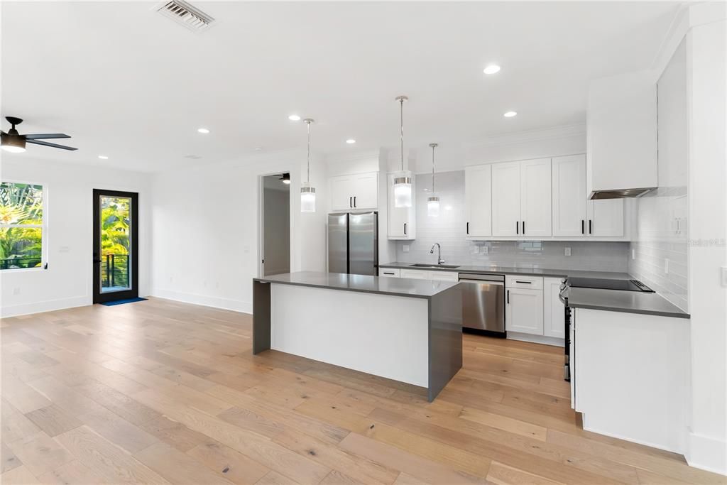 For Sale: $925,000 (4 beds, 2 baths, 2086 Square Feet)