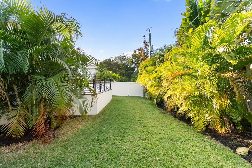 For Sale: $925,000 (4 beds, 2 baths, 2086 Square Feet)