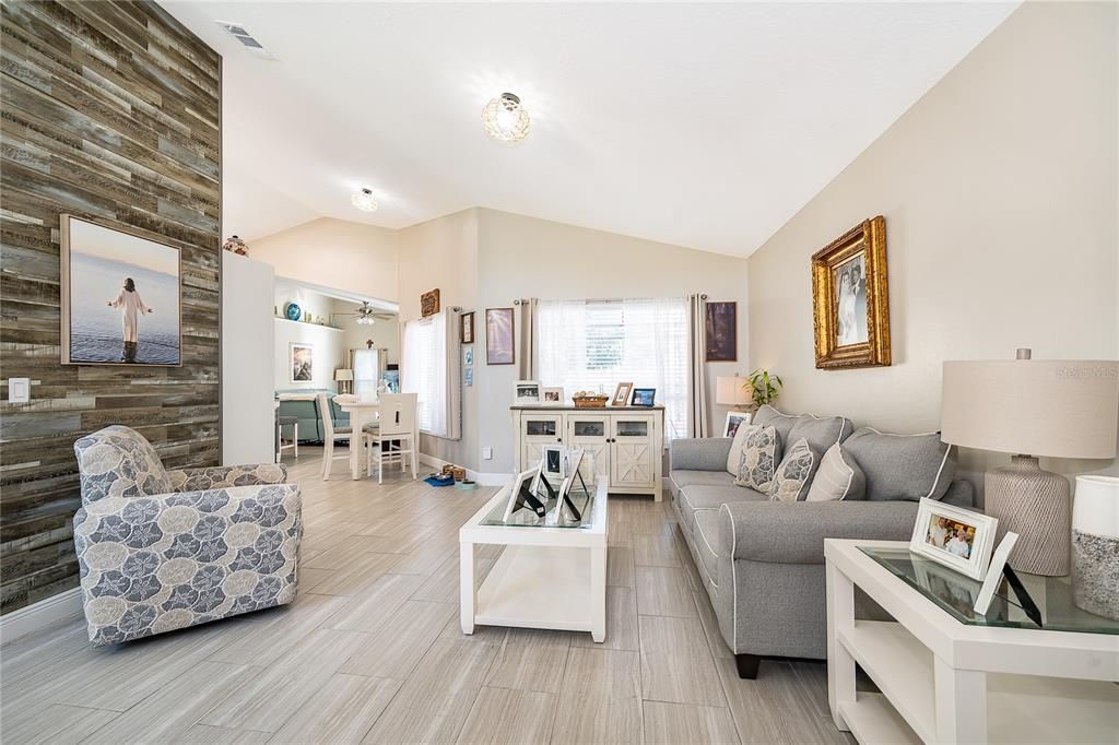 En Renta: $2,400 (3 camas, 2 baños, 1718 Pies cuadrados)