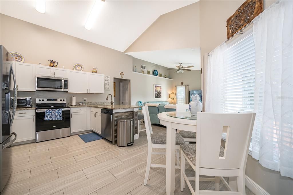 En Renta: $2,400 (3 camas, 2 baños, 1718 Pies cuadrados)