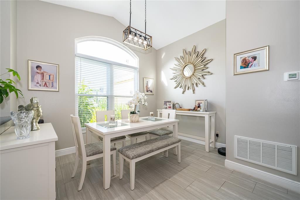 En Renta: $2,400 (3 camas, 2 baños, 1718 Pies cuadrados)