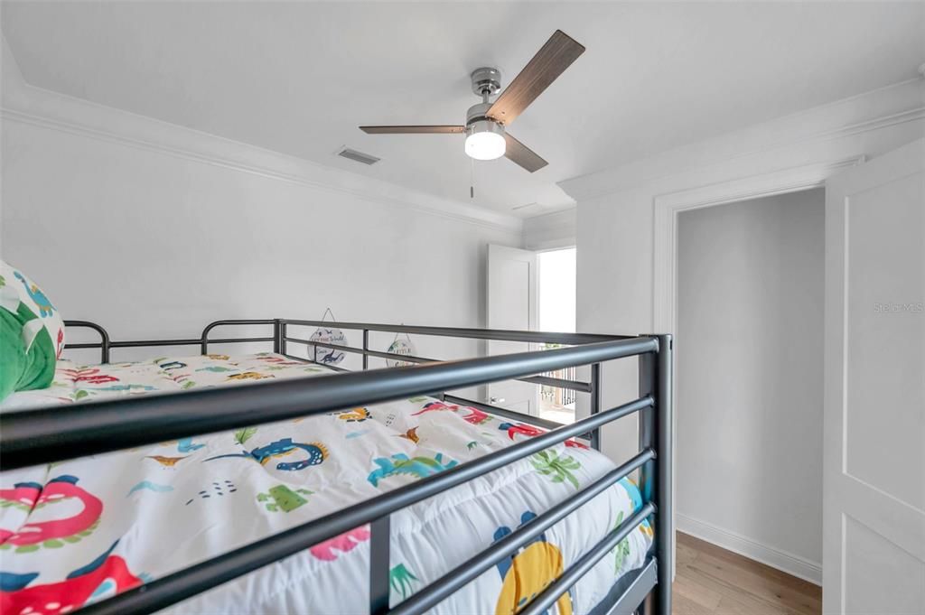 На продажу: $899,000 (4 спален, 2 ванн, 2141 Квадратных фут)