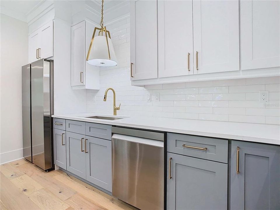 На продажу: $899,000 (4 спален, 2 ванн, 2141 Квадратных фут)