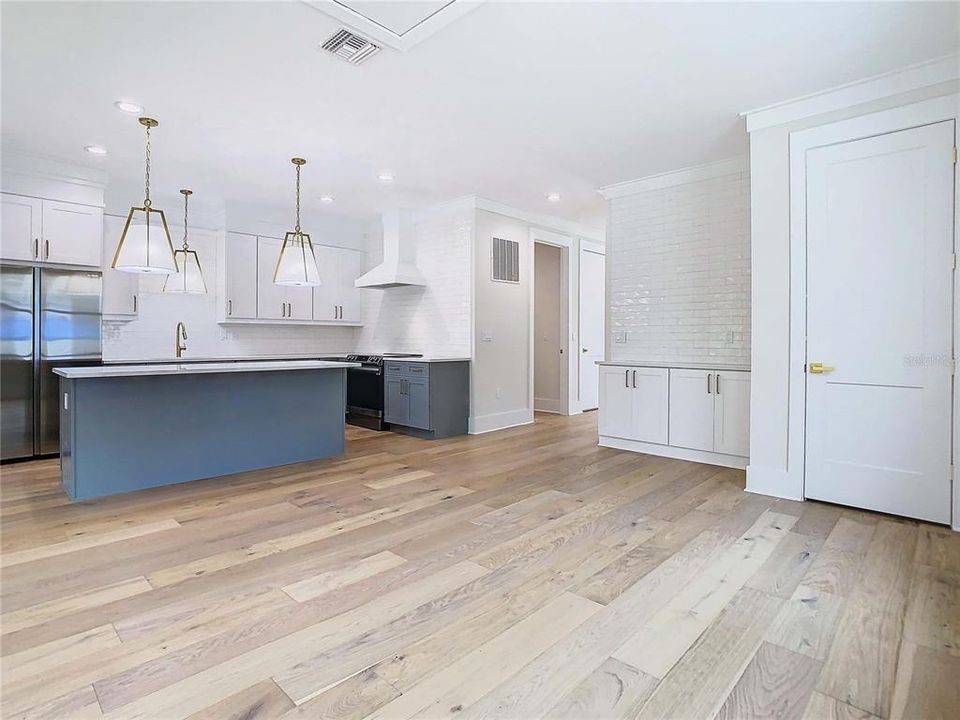 На продажу: $899,000 (4 спален, 2 ванн, 2141 Квадратных фут)