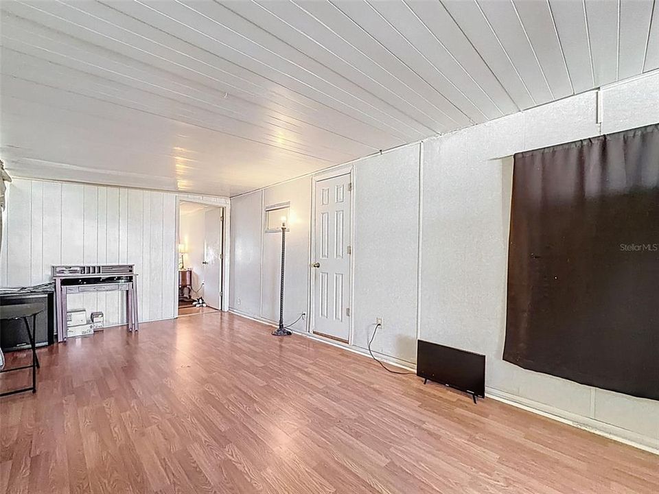 待售: $49,900 (2 贝兹, 1 浴室, 1220 平方英尺)