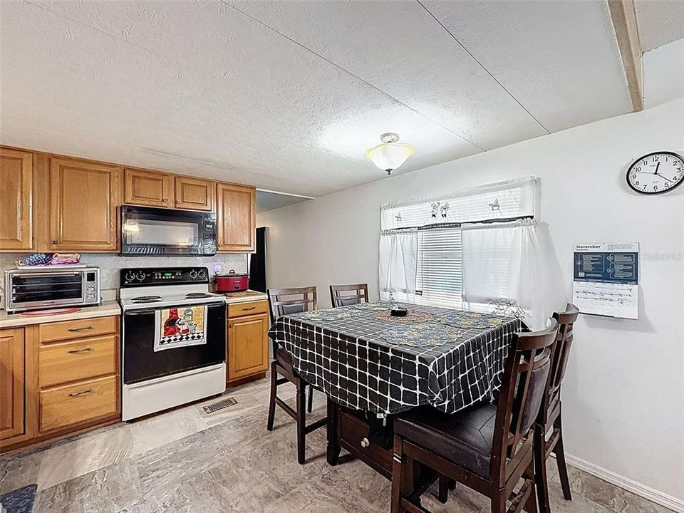 待售: $49,900 (2 贝兹, 1 浴室, 1220 平方英尺)