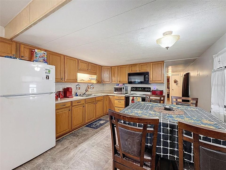 待售: $49,900 (2 贝兹, 1 浴室, 1220 平方英尺)