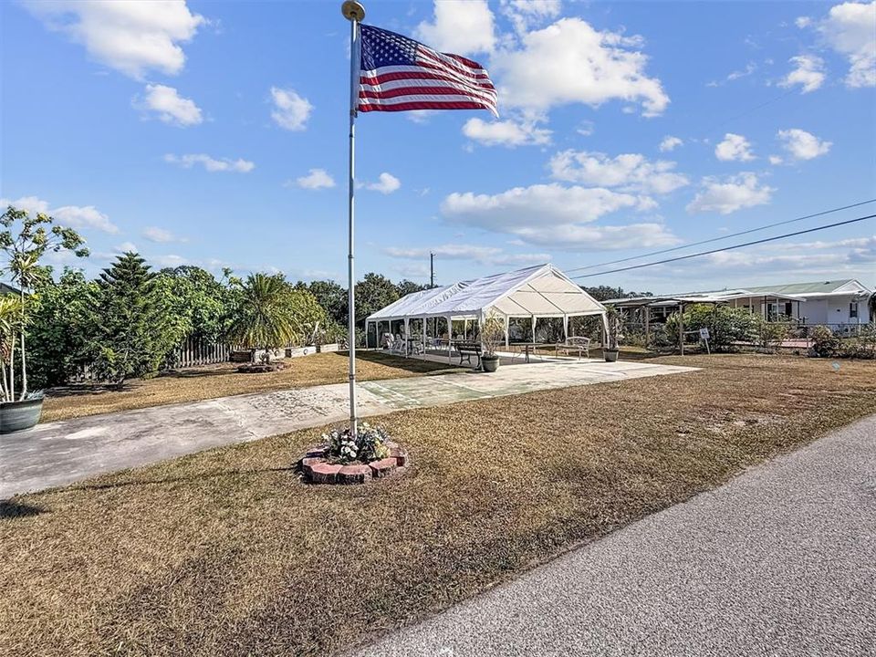 待售: $49,900 (2 贝兹, 1 浴室, 1220 平方英尺)