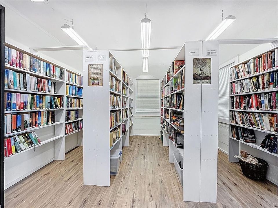 待售: $49,900 (2 贝兹, 1 浴室, 1220 平方英尺)