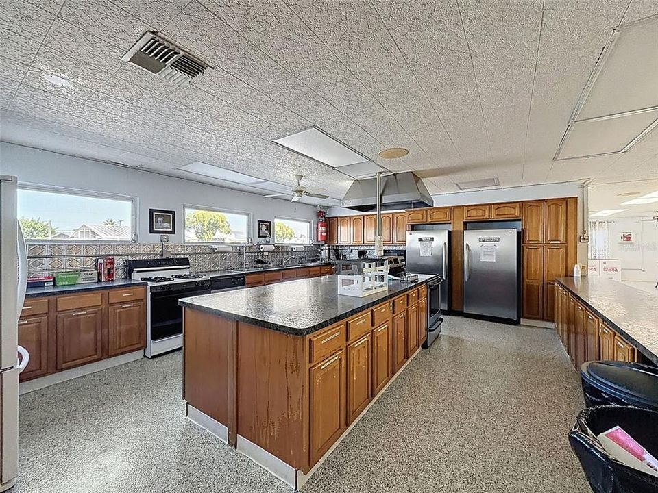 待售: $49,900 (2 贝兹, 1 浴室, 1220 平方英尺)